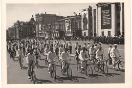 . Парад физкультурников на площади Павших Борцов, 1935 год.