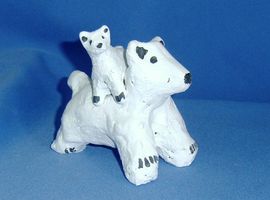 Королёва Анастасия. Умка и медведица. Лепка из глины. Нижегородская обл., п. Пильна. ЦДТ.